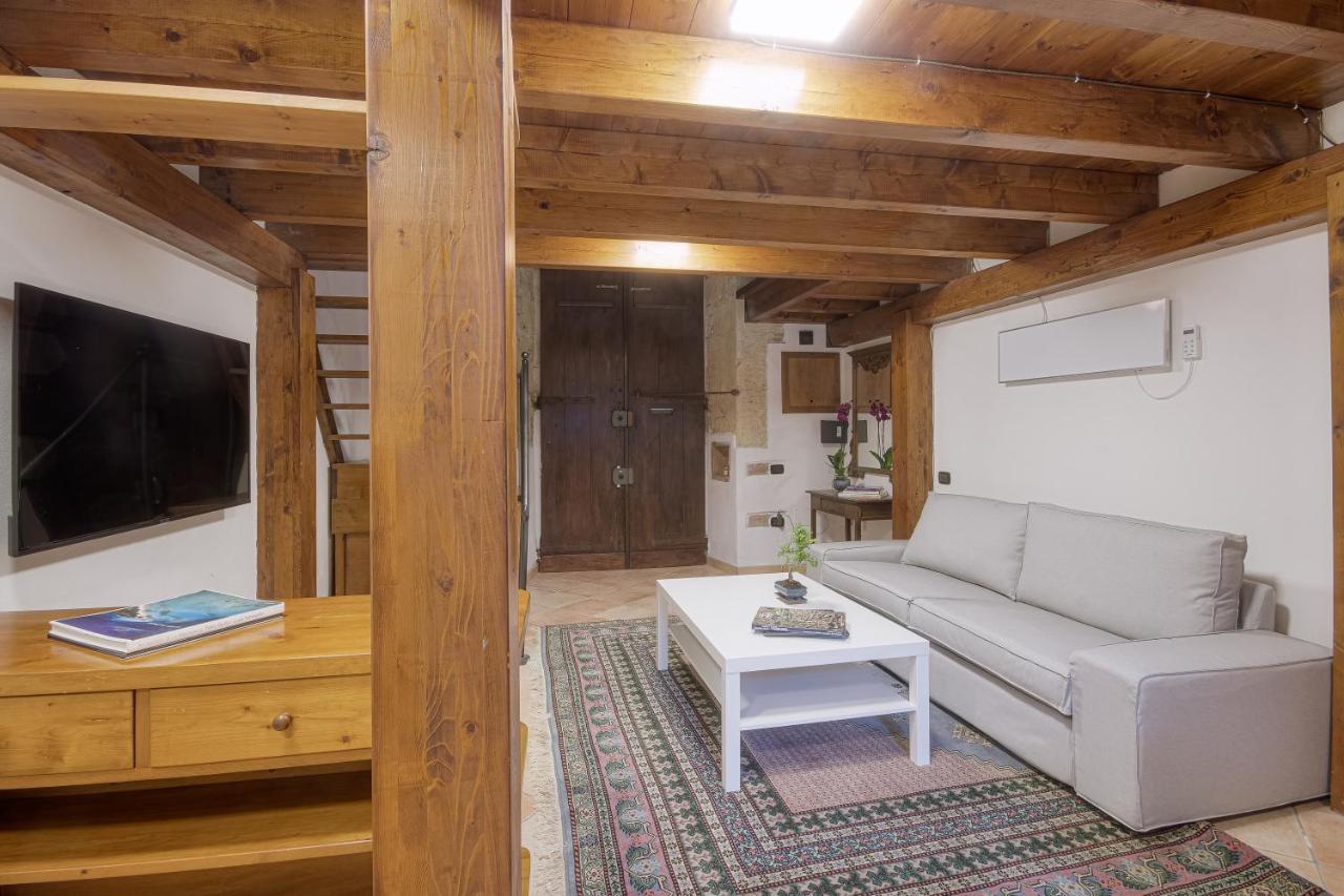 Right House - Small Garden In Old Town - Historical Castle District Cagliari Luaran gambar