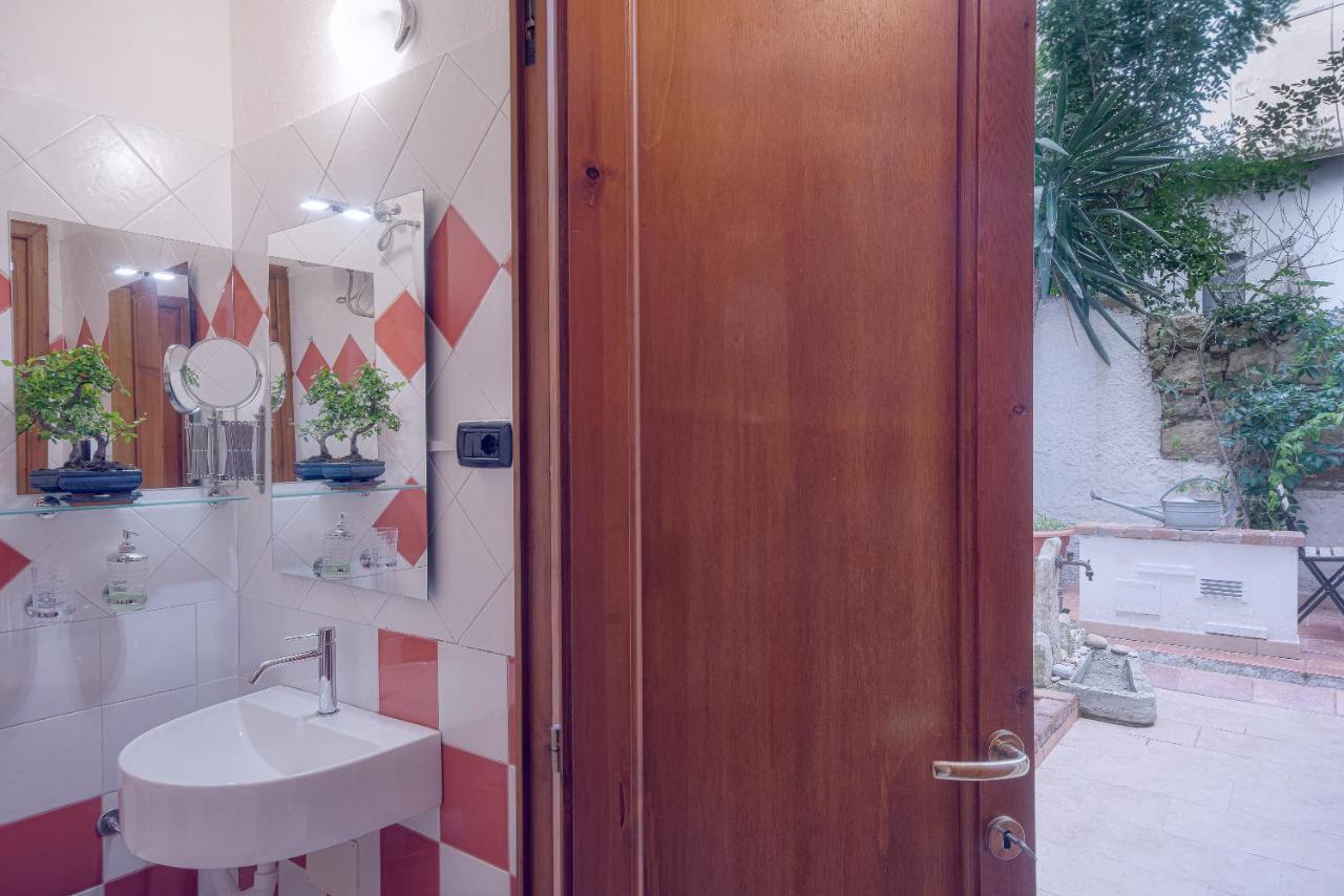 Right House - Small Garden In Old Town - Historical Castle District Cagliari Luaran gambar